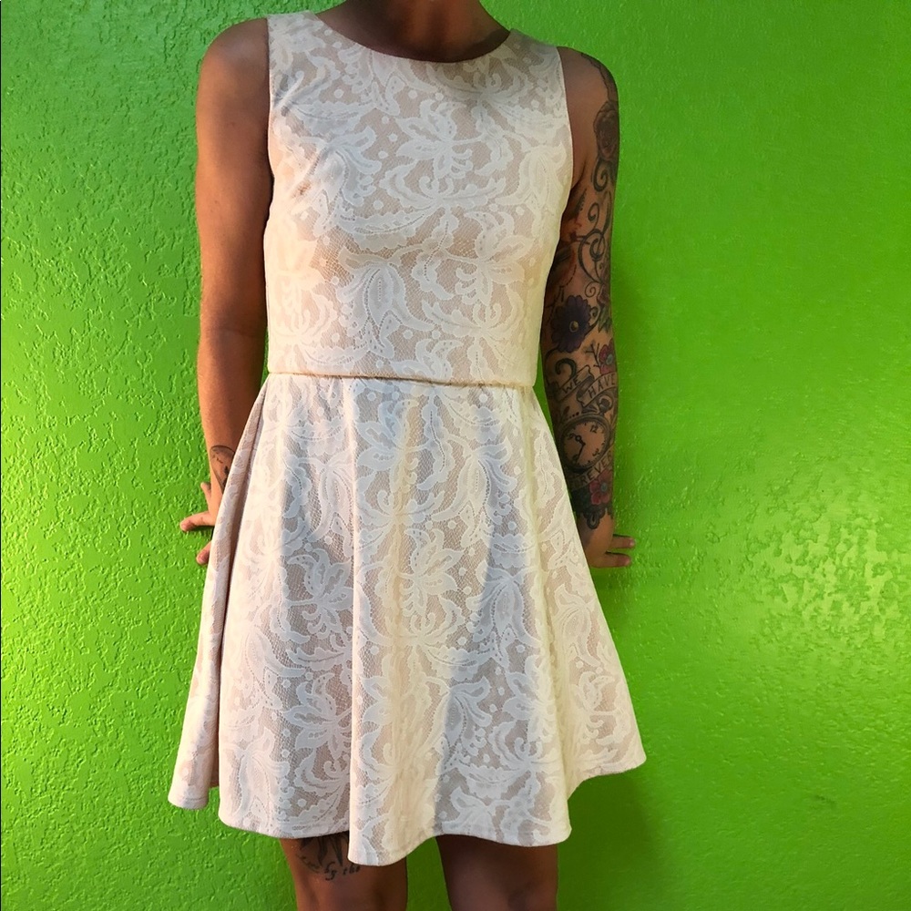 XS Off White Lace Flower Midi Dress - Picture 7 of 7